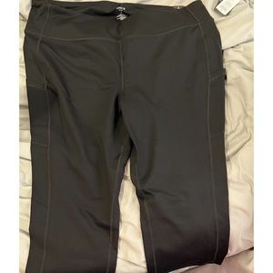 NWT Torrid Active Capri Leggings